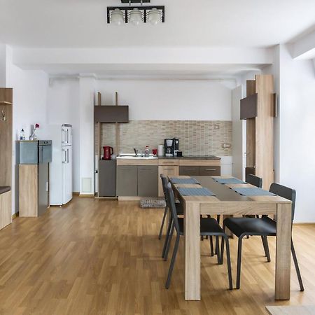 Central Apartments - Red Bacău Dış mekan fotoğraf